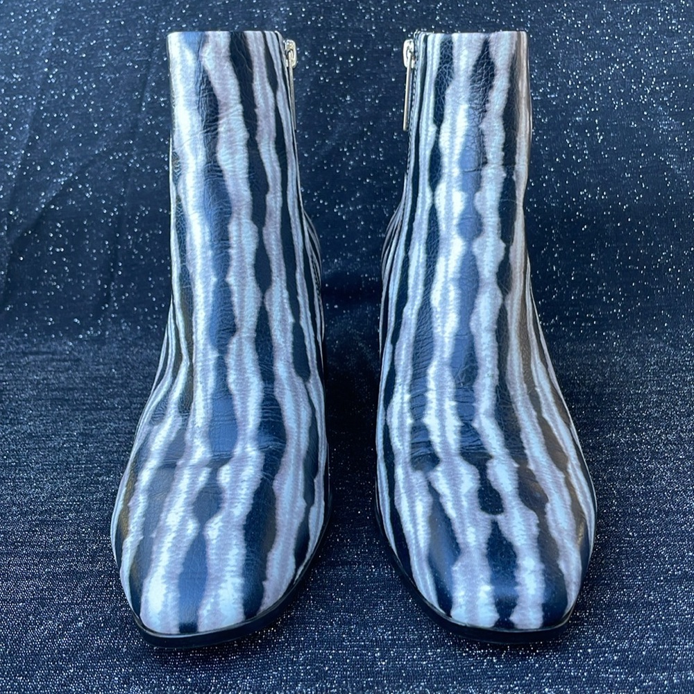 NWOT Sigerson Morrison Mandel Black White Gray Tie Dye Wavy Stripe Ankle Boot - Picture 8 of 16